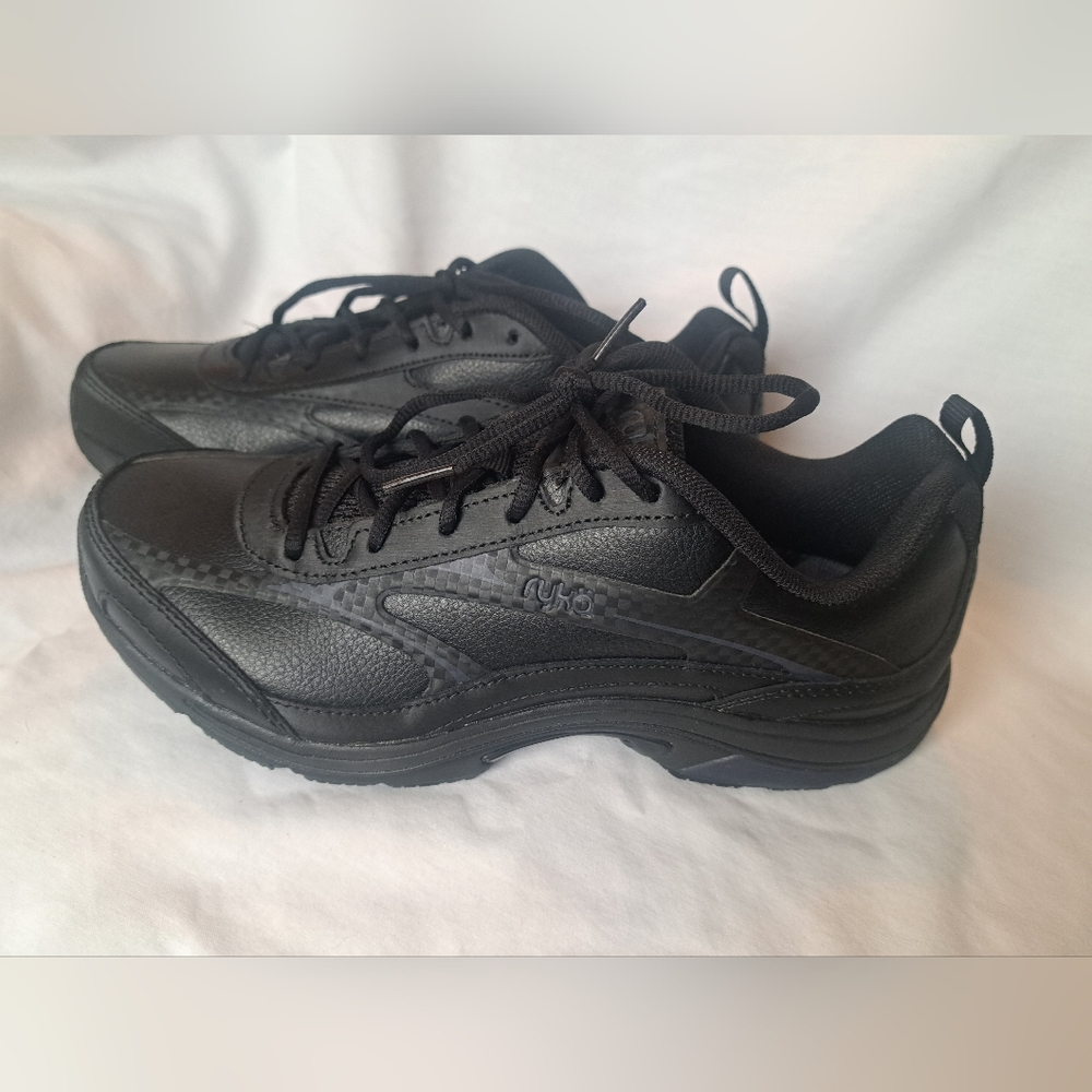 Ryka leather walking shoes size 8 WIDE
